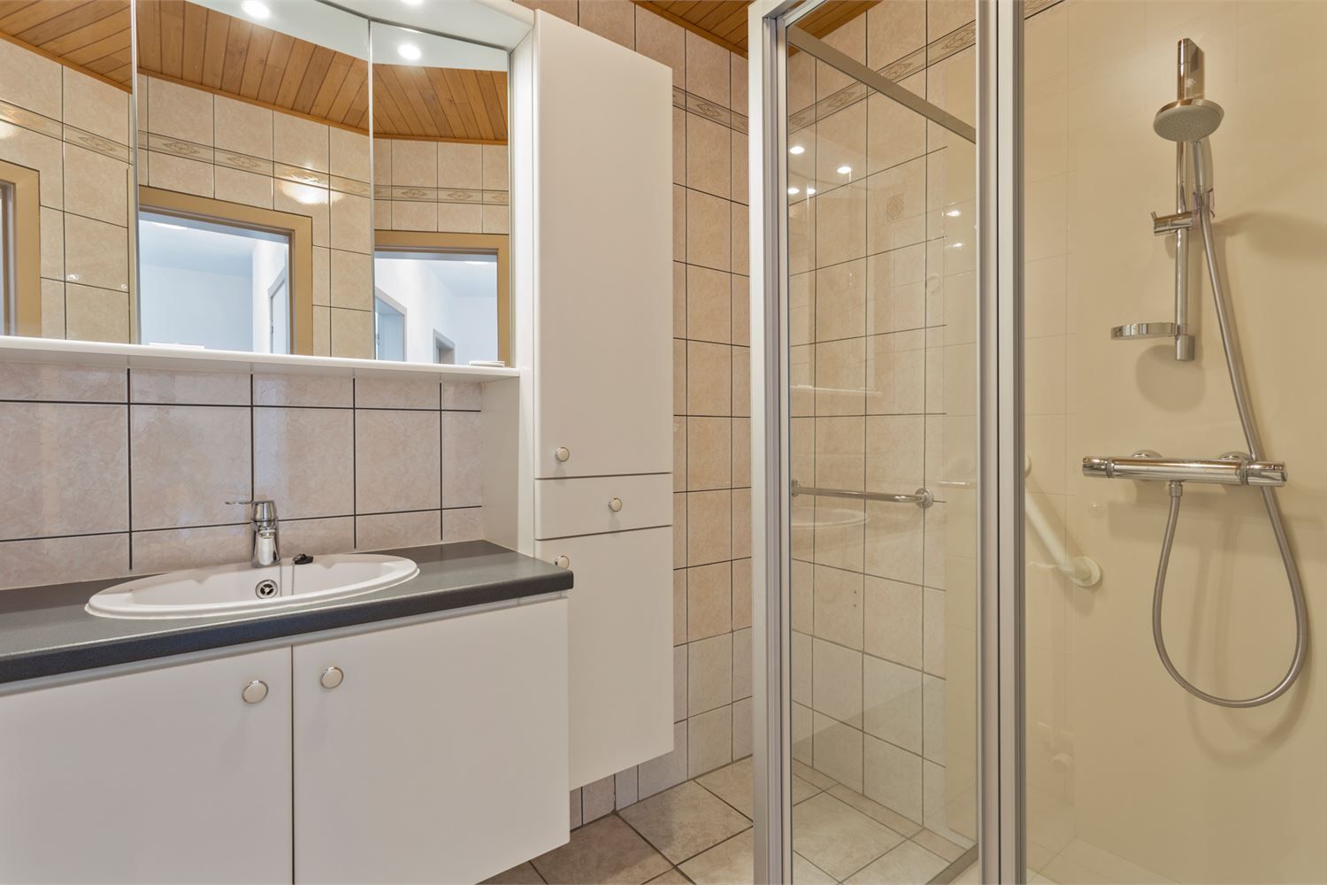 Zeer mooi appartement met 3 slaapkamers en autostaanplaats, centrum Diest! foto 13