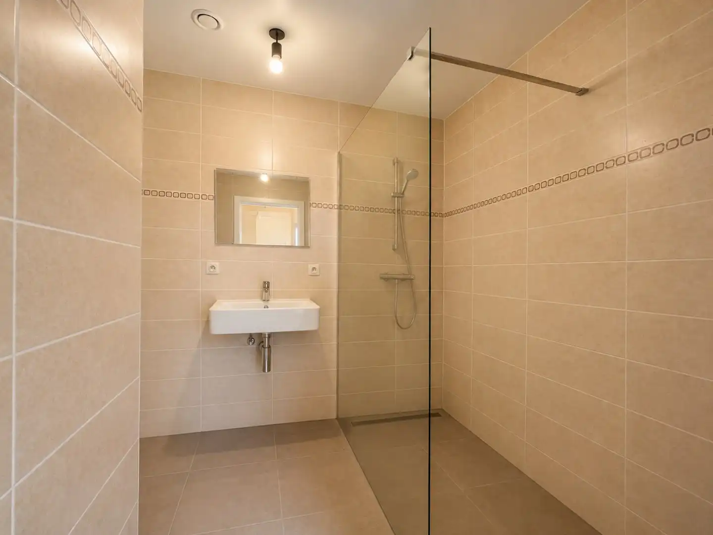 Recente woning met 3 slks, carport, tuin,... foto 14