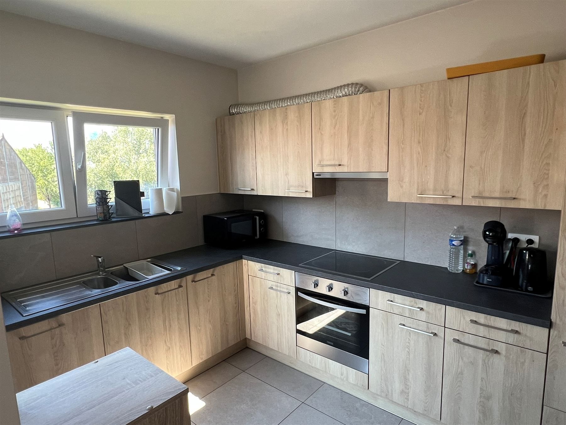 Gezellige en rustig gelegen nieuwbouw woning met 2 tuin foto 3