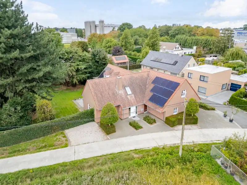 Ruime villa in de Roeselaarse stadsrand foto 26
