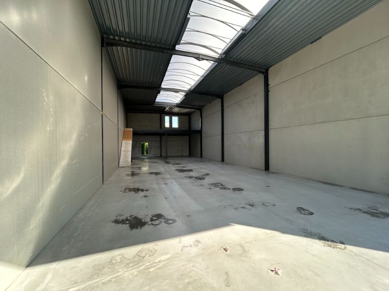 Nieuwbouw magazijn van 285m² en met 2 parkings – vlakbij N9 foto 4
