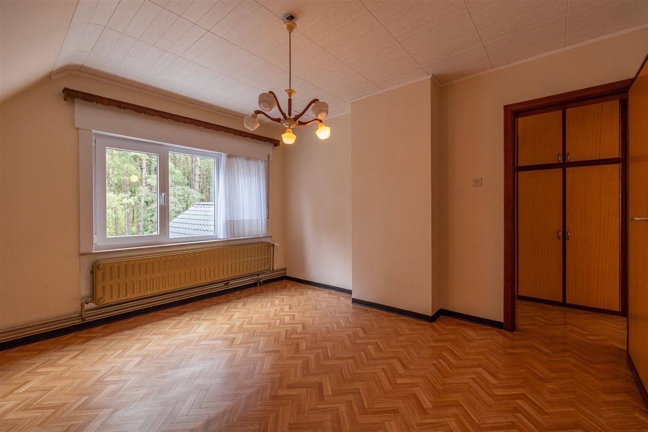 Temidden van agrarisch gebied, grenzend aan bos foto 27