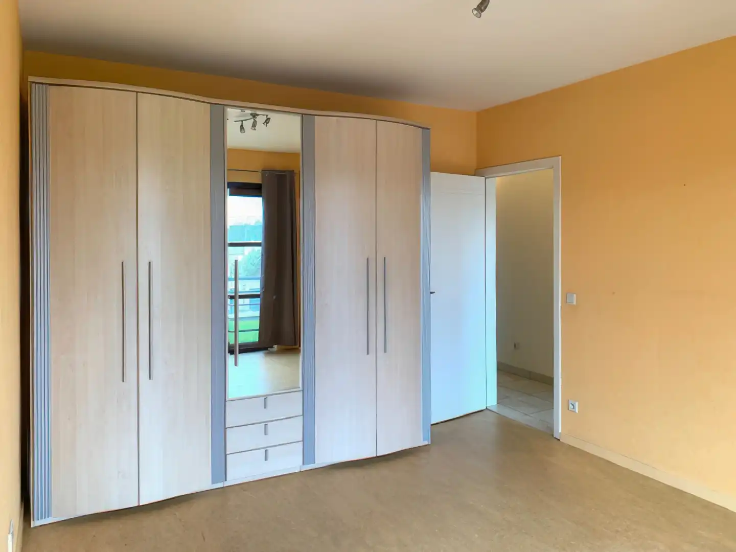 Gezellig, mooi afgewerkt en gunstig gelegen appartement te Aalst foto 12