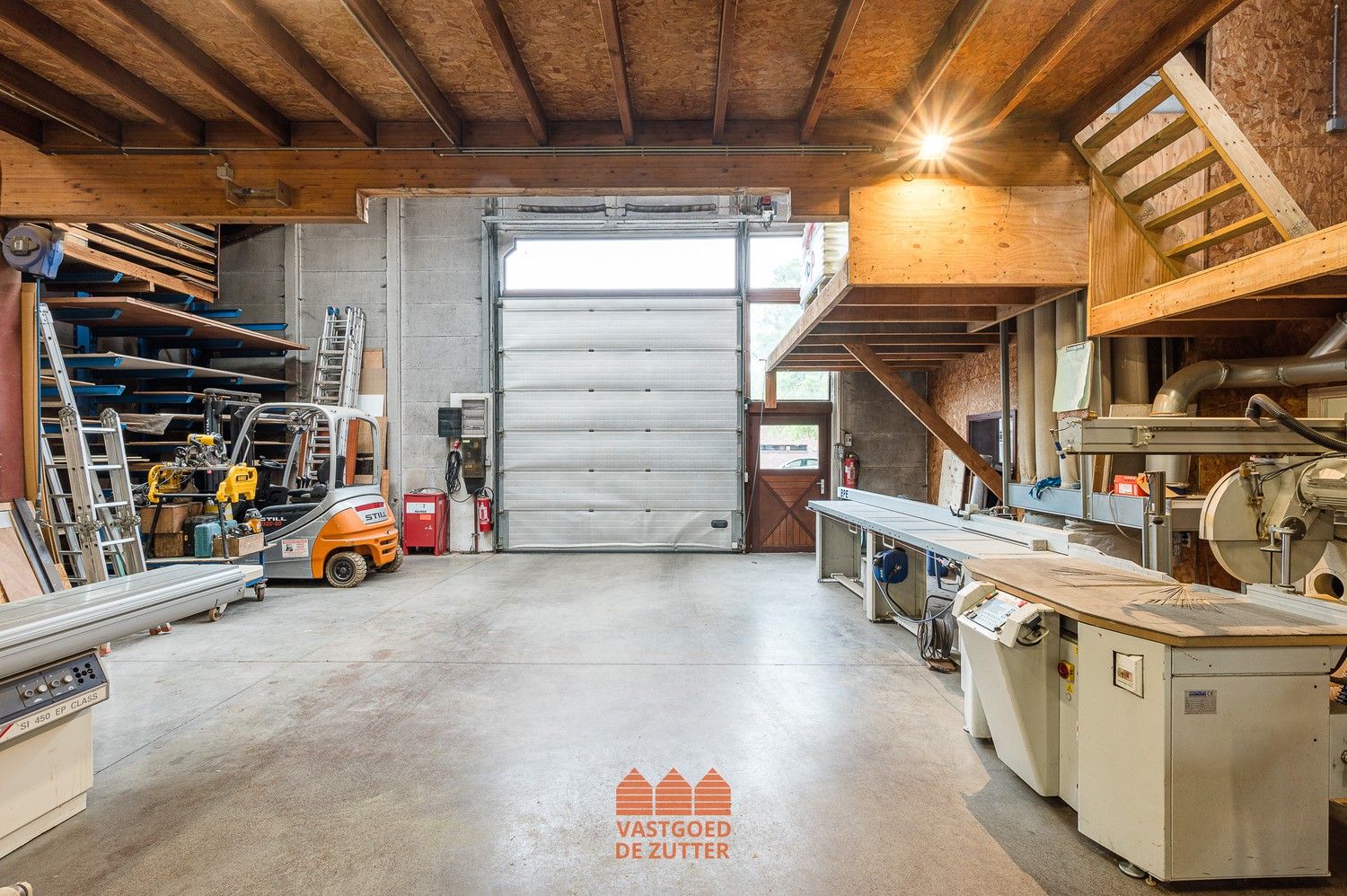 Unieke open bebouwing met functionele schrijnwerkerij op 1.376 m² foto 5