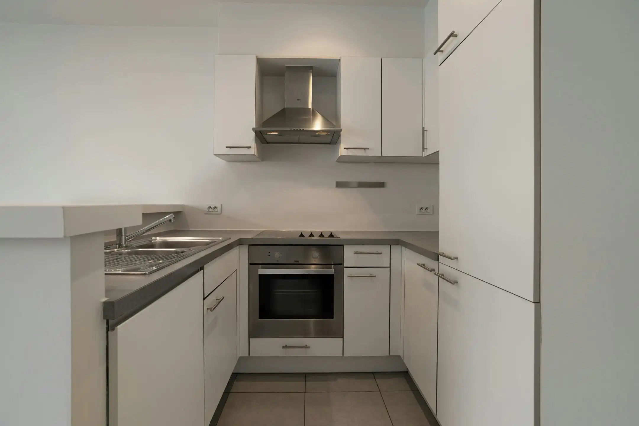 Gerenoveerd 1-slaapkamer appartement te koop in centrum Kortrijk foto 5