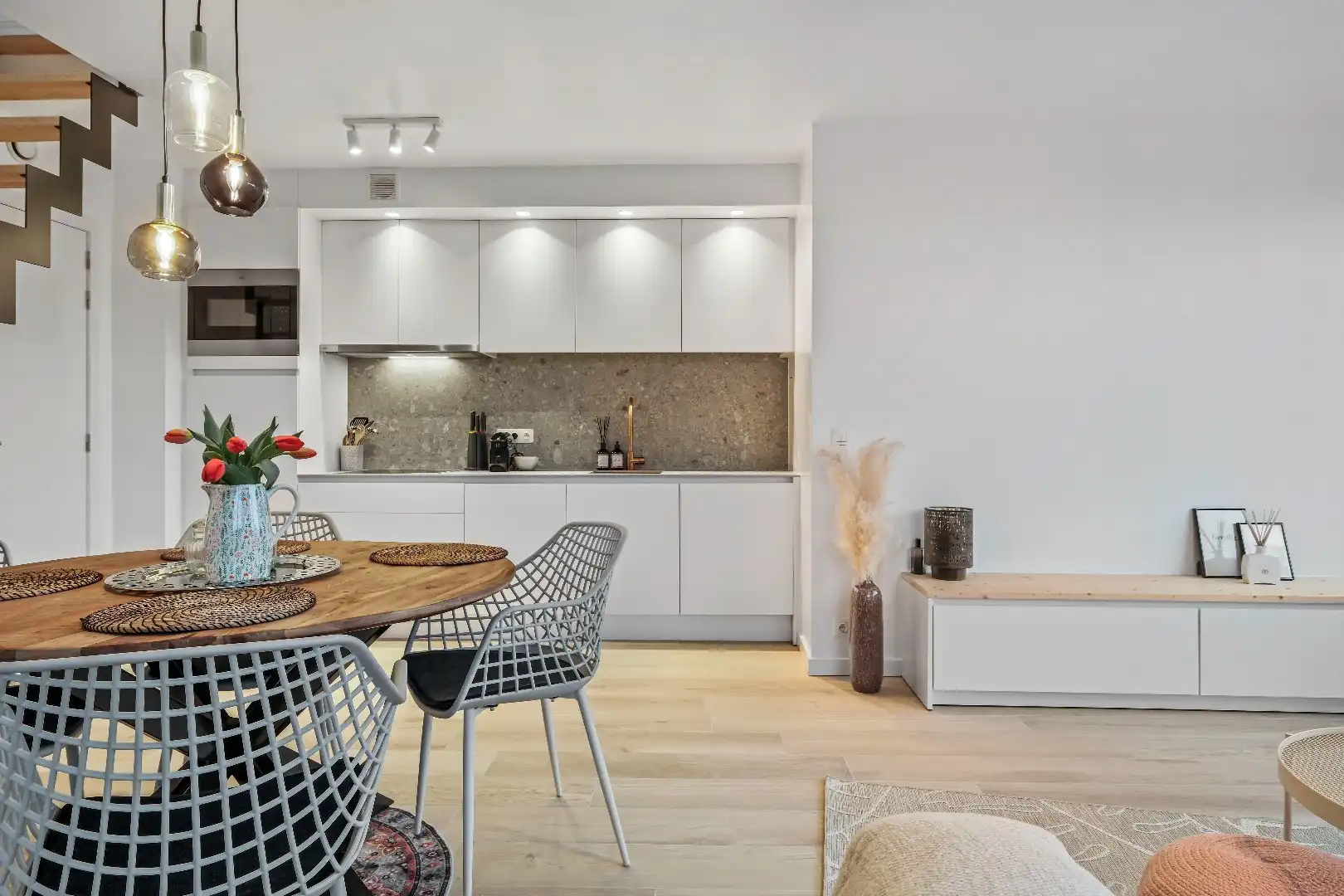 Instapklaar appartement met 2 slaapkamers en staanplaats in Ieper-centrum foto 7