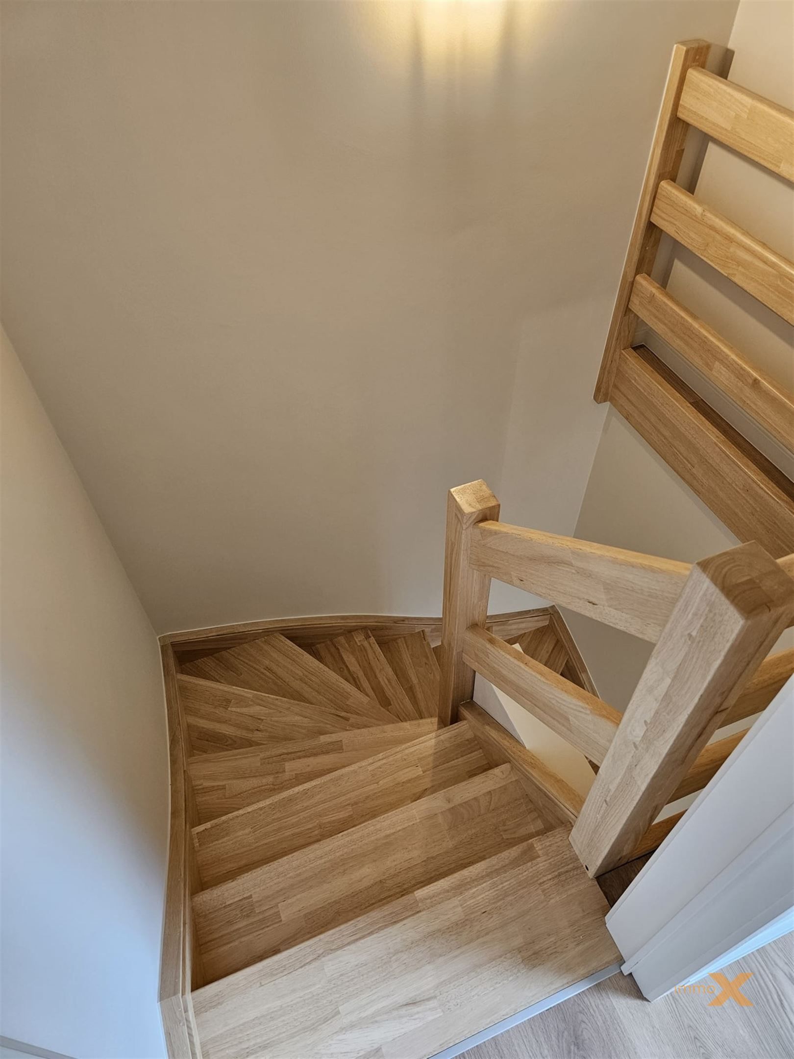 PRACHTIG AFGEWERKTE NIEUWBOUWWONING foto 27