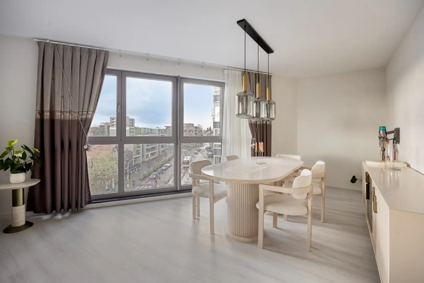 Vernieuwd en instapklaar appartement met 3 slaapkamers in Tongeren centrum foto 6