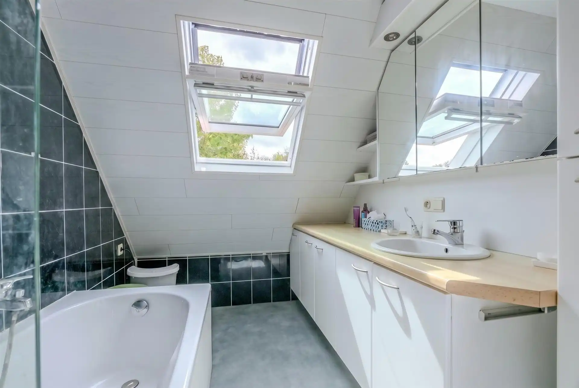 Charmante open bebouwing op een prachtig zuidgericht perceel van 1020m². foto 9