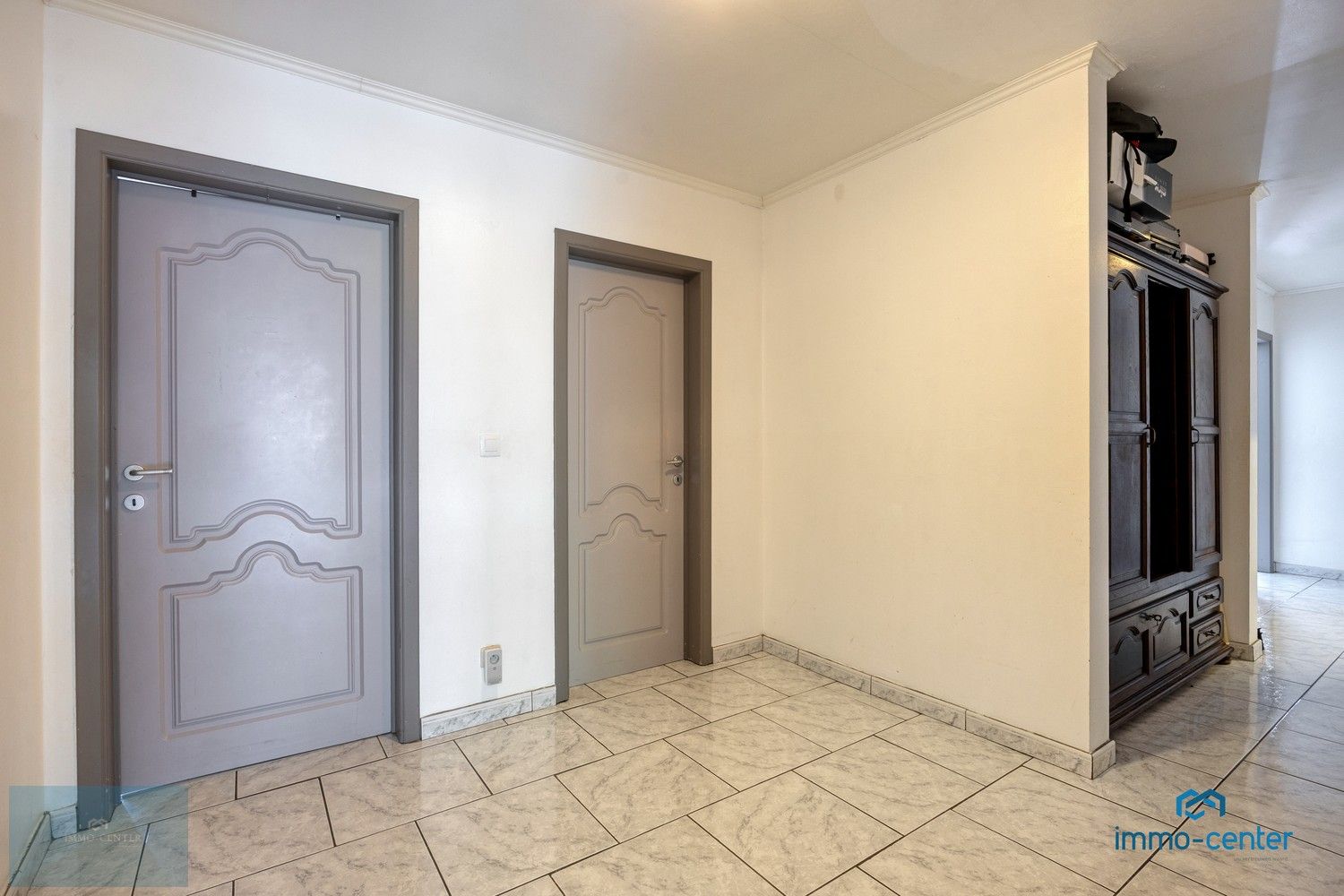 Lichtrijk en Instapklaar Appartement (150 m²) met 3 Slaapkamers en 2 Ondergrondse Parkeerplaatsen in Genk foto 15