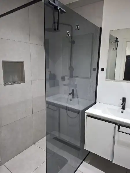 Centrum Izegem - Gelijkvloer appartement met garage en hobbyruimte foto 12