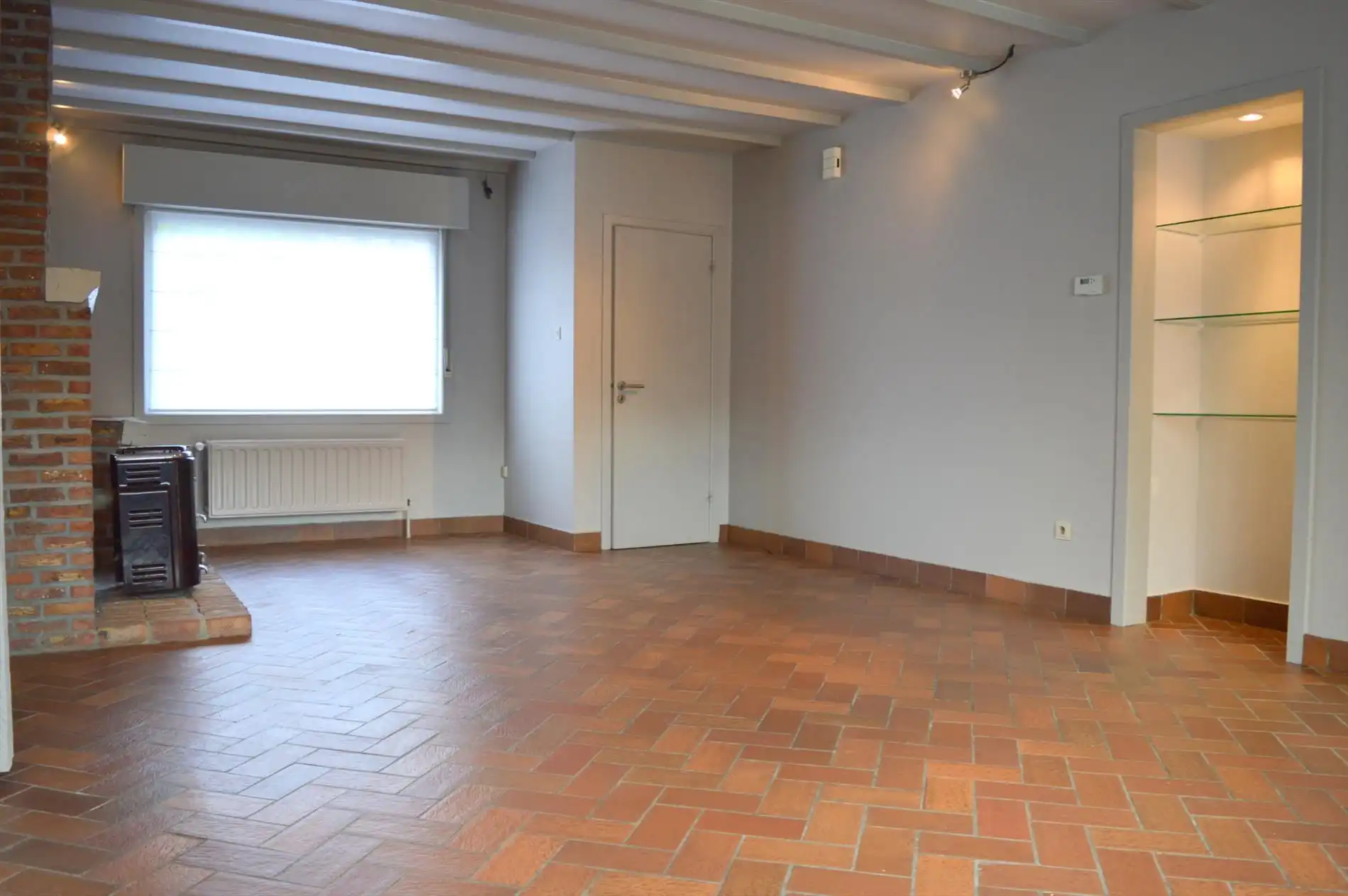 Verzorgde rijwoning dichtbij het centrum van Heule foto 3