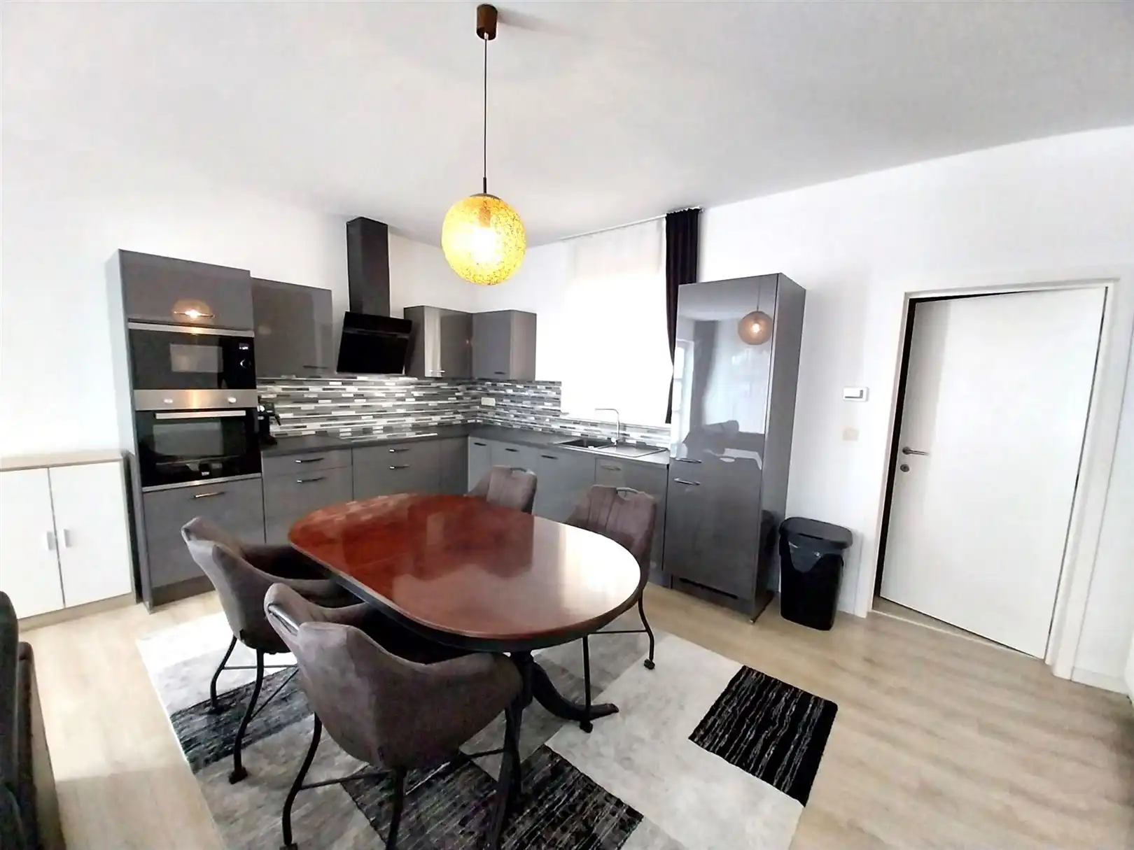 TE HUUR: Gemeubeld appartement met 1 slaapkamer! foto 5