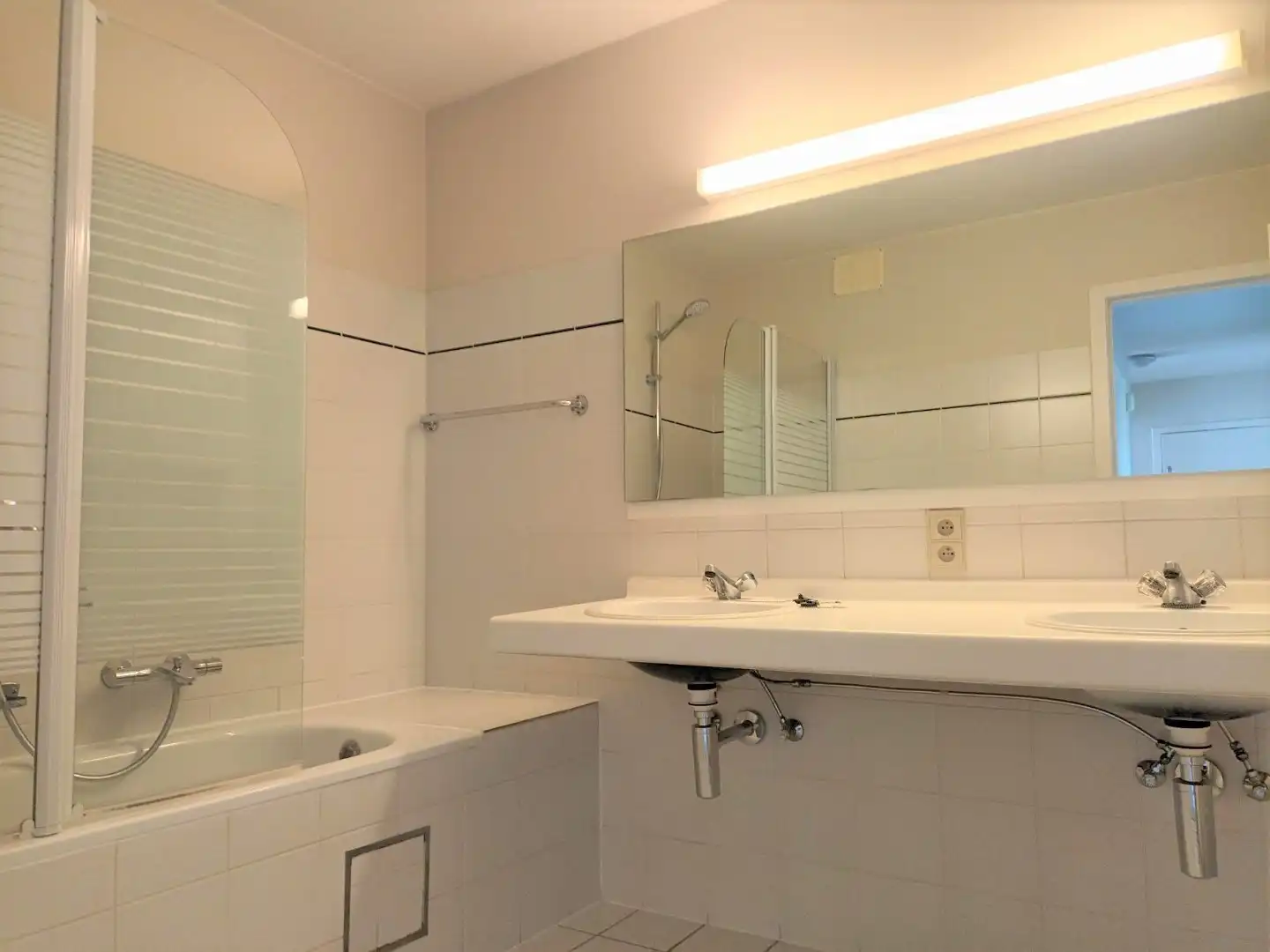 MOOI, RUIM APPARTEMENT MET 2 SLAAPKAMERS GELEGEN IN HET HARTJE VAN KERMT foto 3