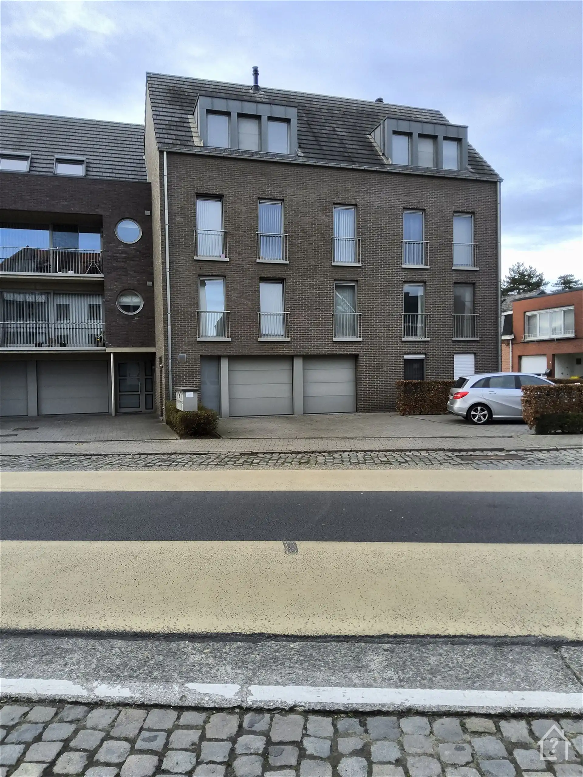 Ruim 2 slaapkamer-appartement met garage foto 15