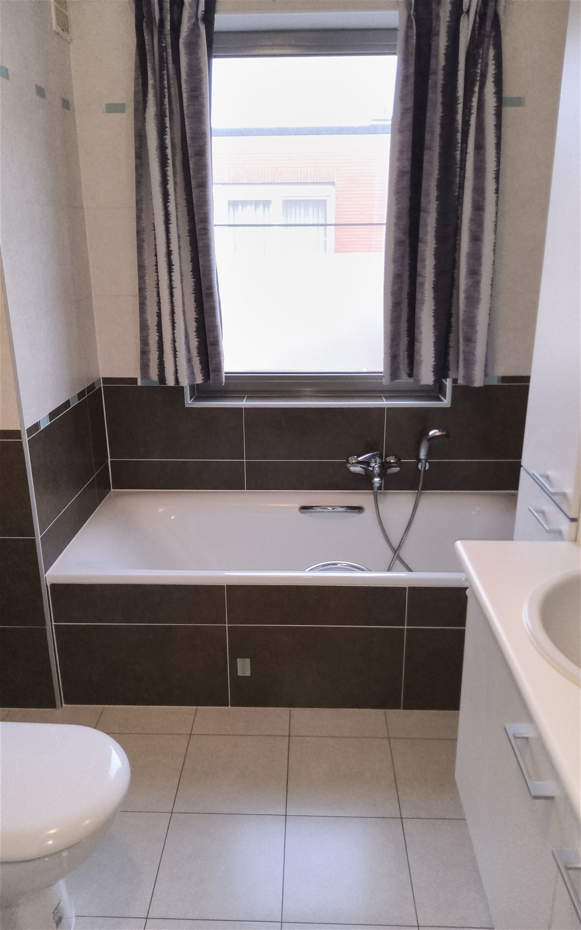 Ruim 2 slaapkamer-appartement met garage foto 15