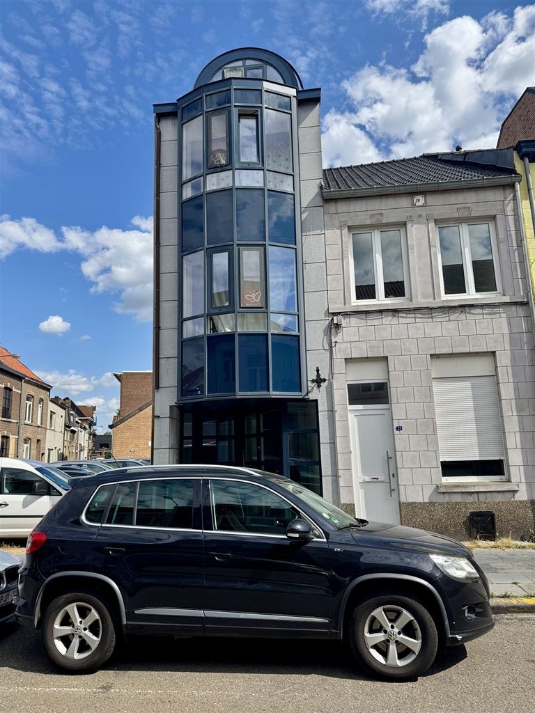 Appartementsgebouw foto {{pictureIndex}}