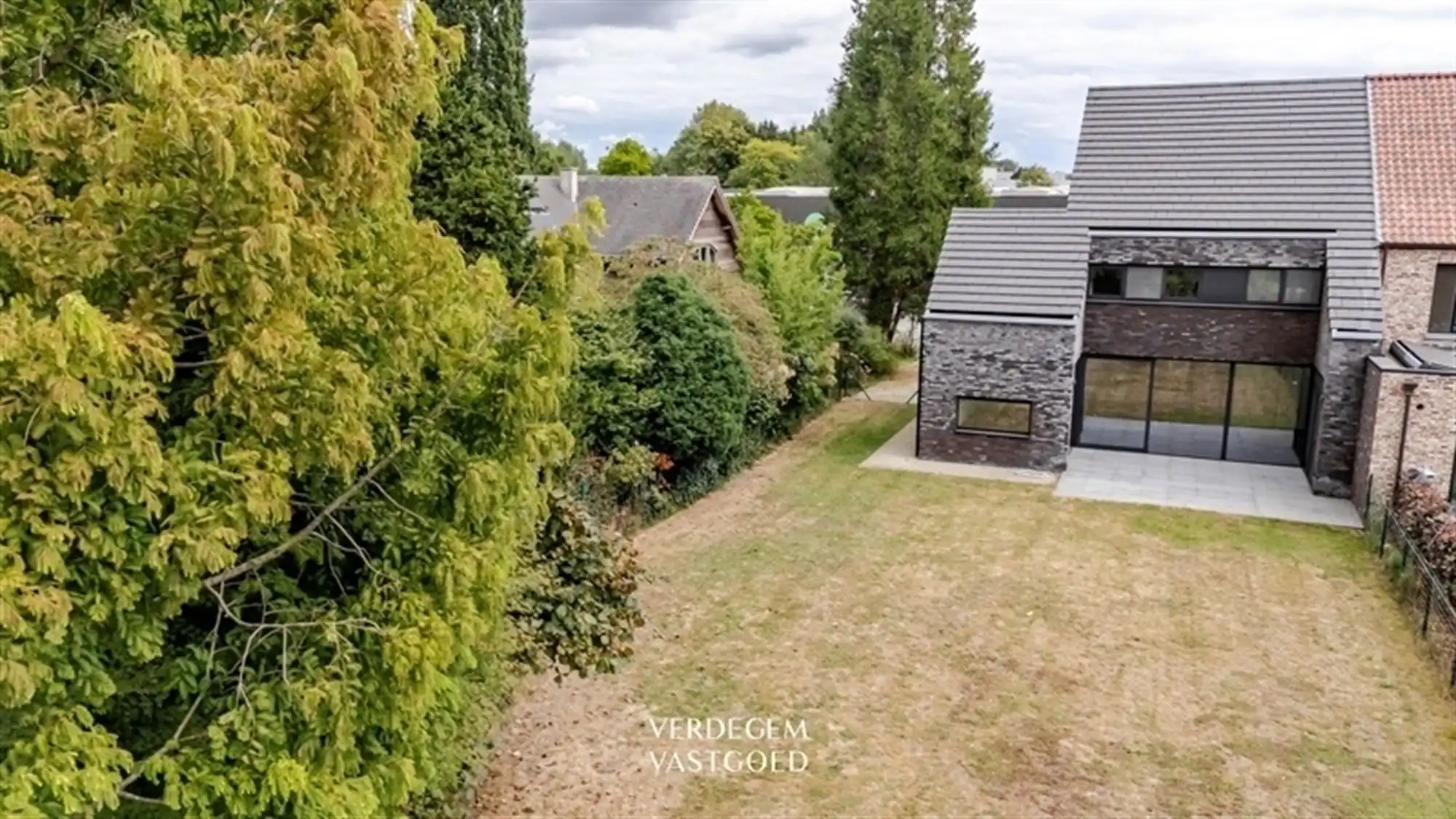 Moderne luxe en comfort in recente woning met 4 slaapkamers foto 24