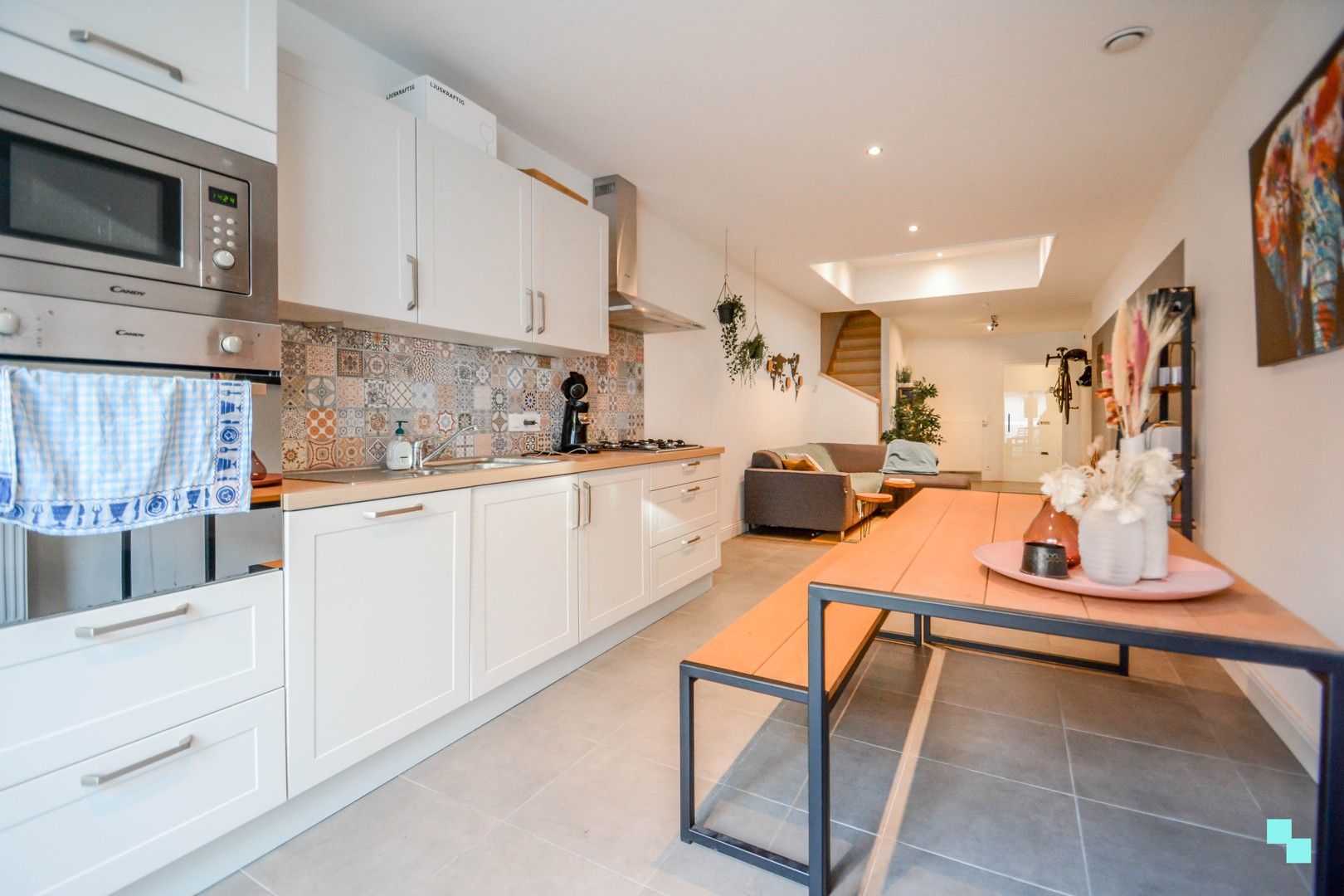 Gesloten bebouwing in hartje Izegem foto 14