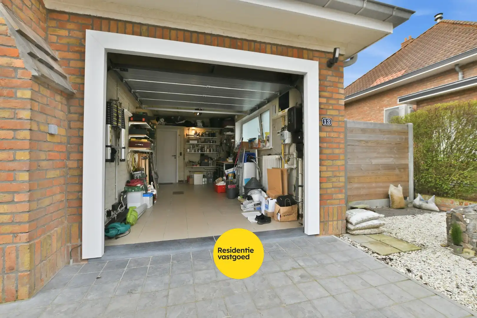 Instapklare en volledig gerenoveerde bungalow met 3 slaapkamers, tuin en garage vlak bij bos en centrum van De Haan foto 23