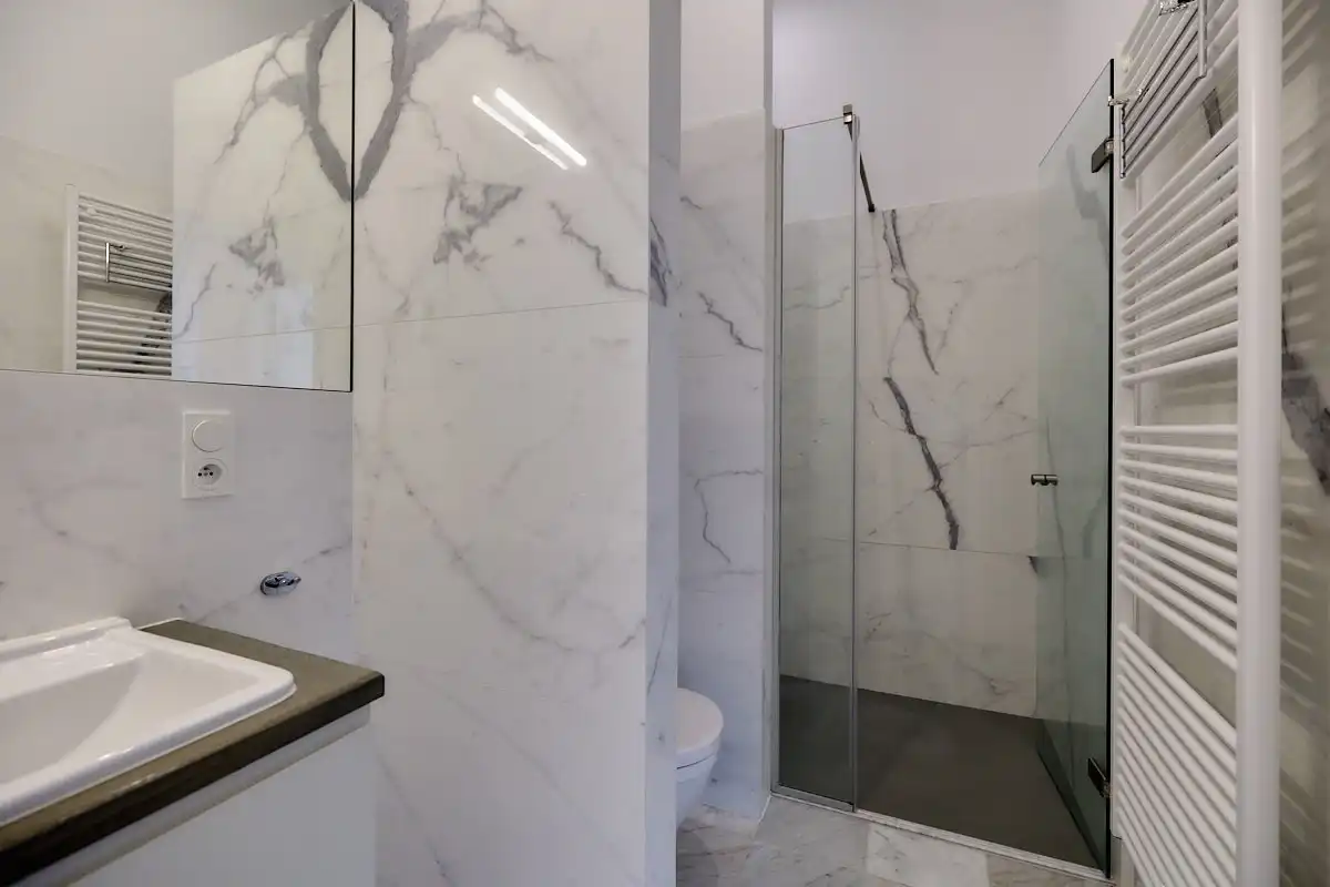 Exceptioneel en luxueus gerenoveerd 19e eeuws appartement midden in de binnenstad. foto 25