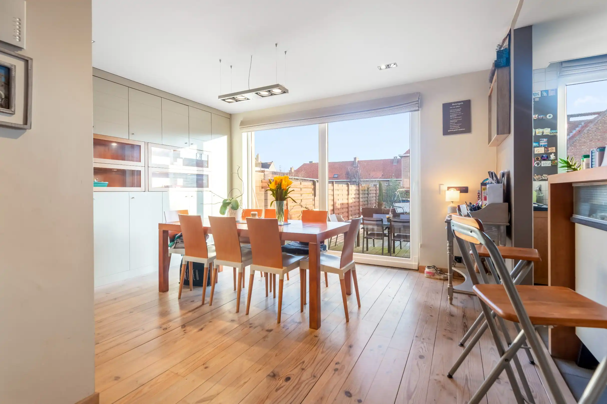 Ruime Bel-étage woning gelegen in het centrum van Knokke met garage/loods van 135m² foto 2