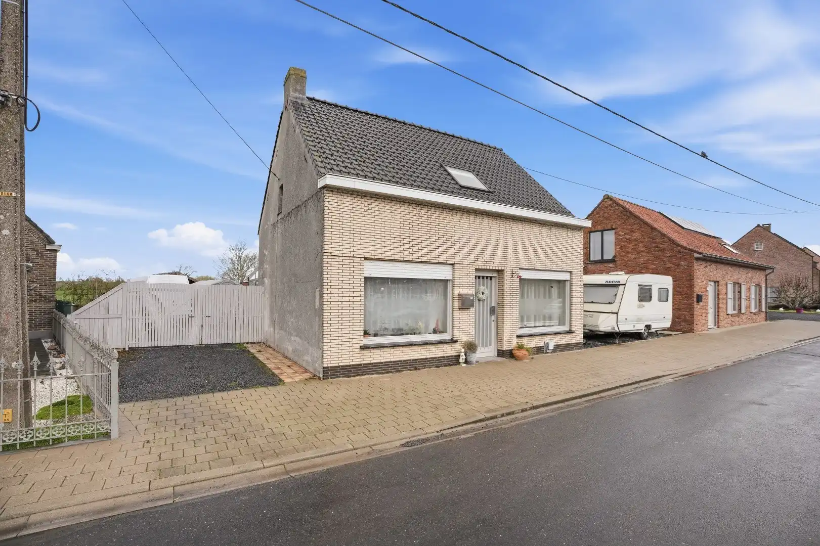 Hoofdfoto van de publicatie: Rustig gelegen, alleenstaande woning op ruim perceel van 2210 m²