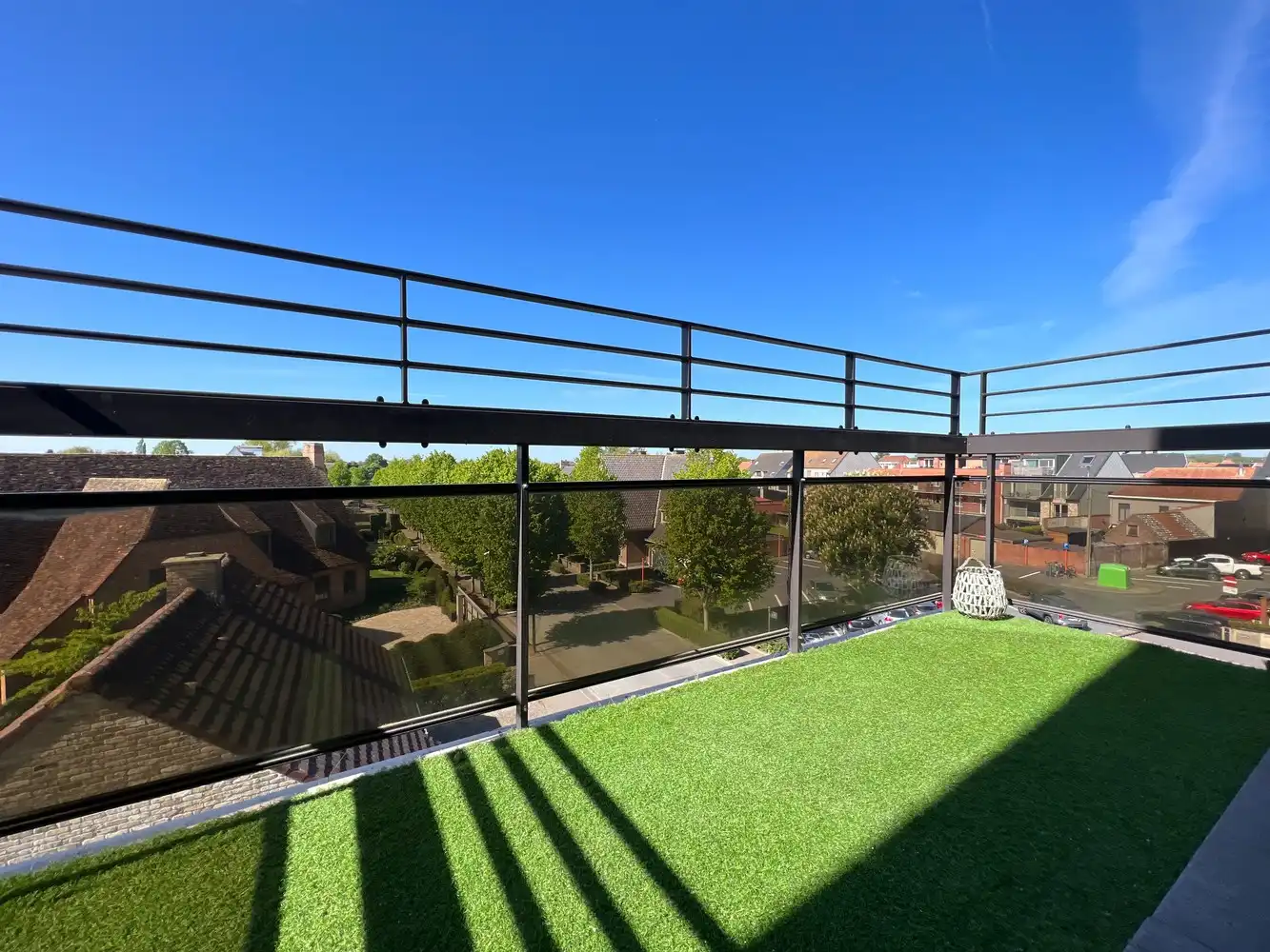 Lichtrijk appartement met 2 slaapkamers + garage foto 12