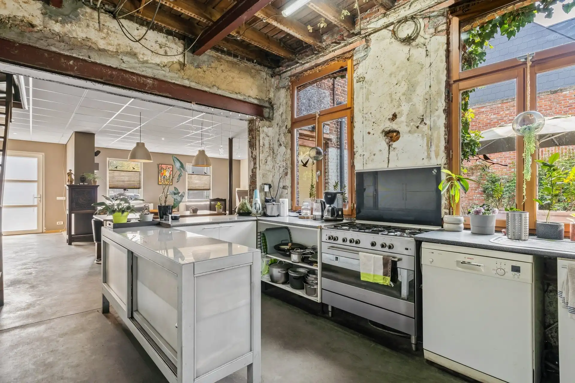 verder af te werken woning met grote garage foto 7