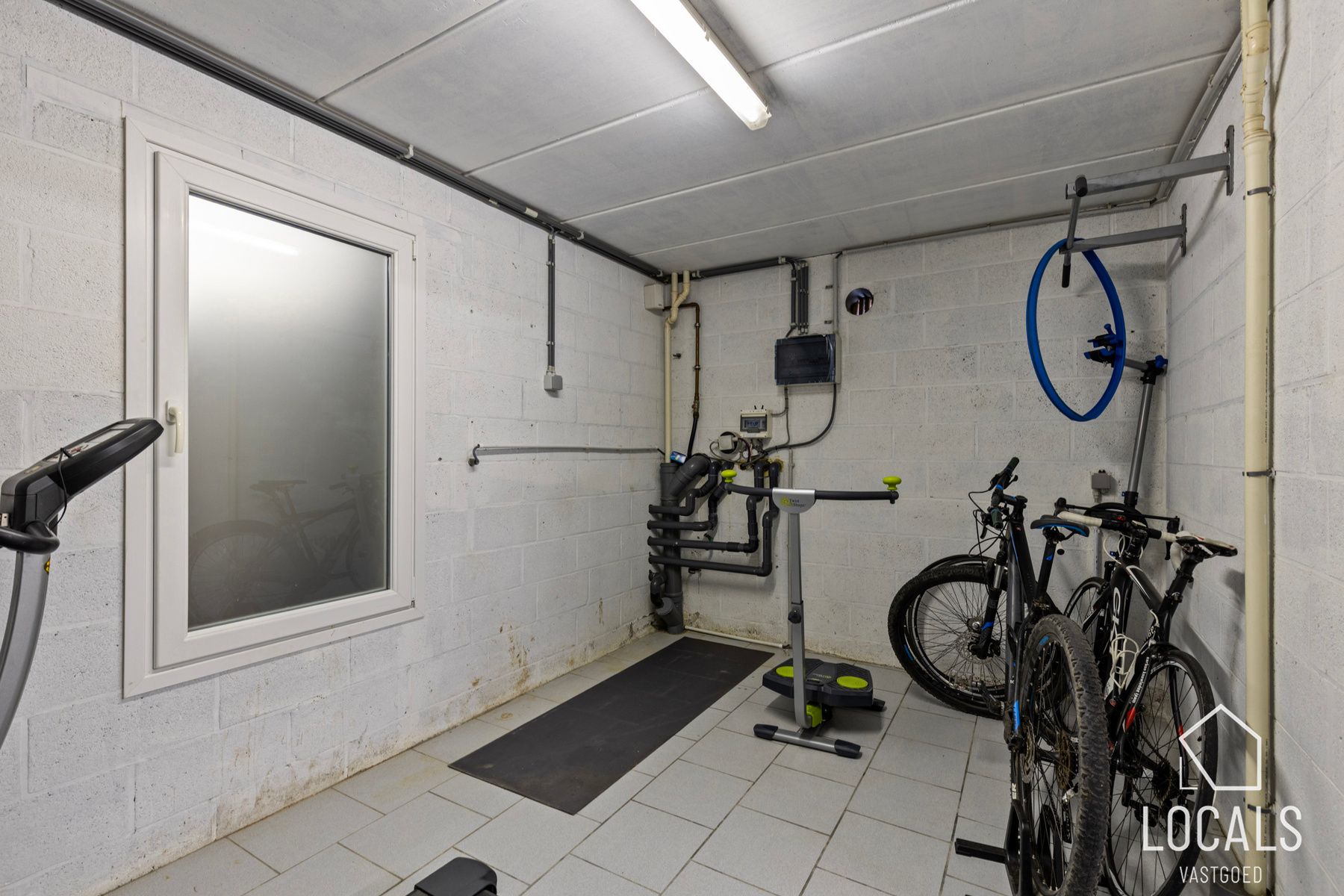 Prachtige eigendom met paardenstallen, zwembad en wellness  foto 14