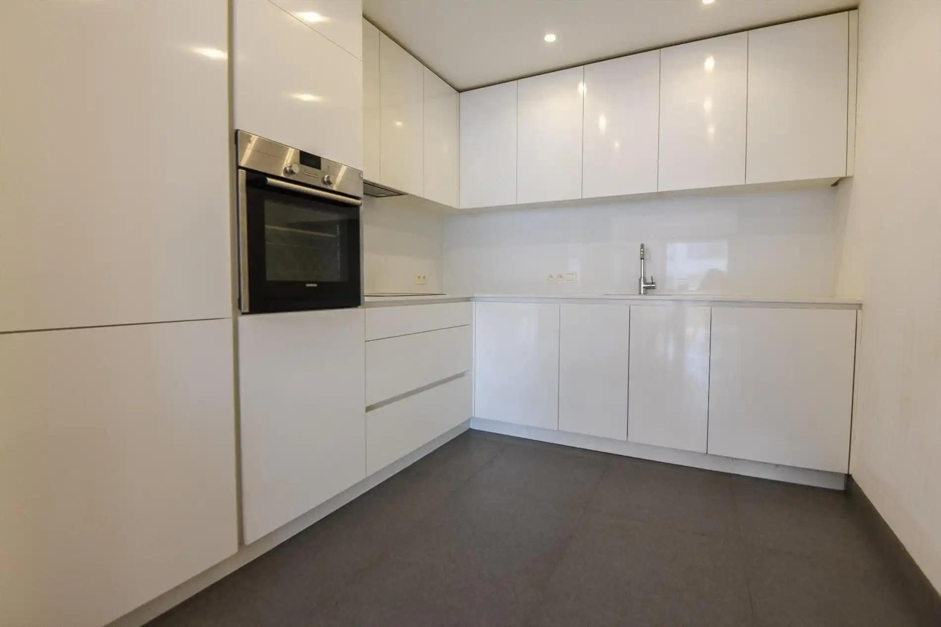 Aangenaam appartement met twee slaapkamers zonnig gelegen op de Paul Parmentierlaan.  foto 6