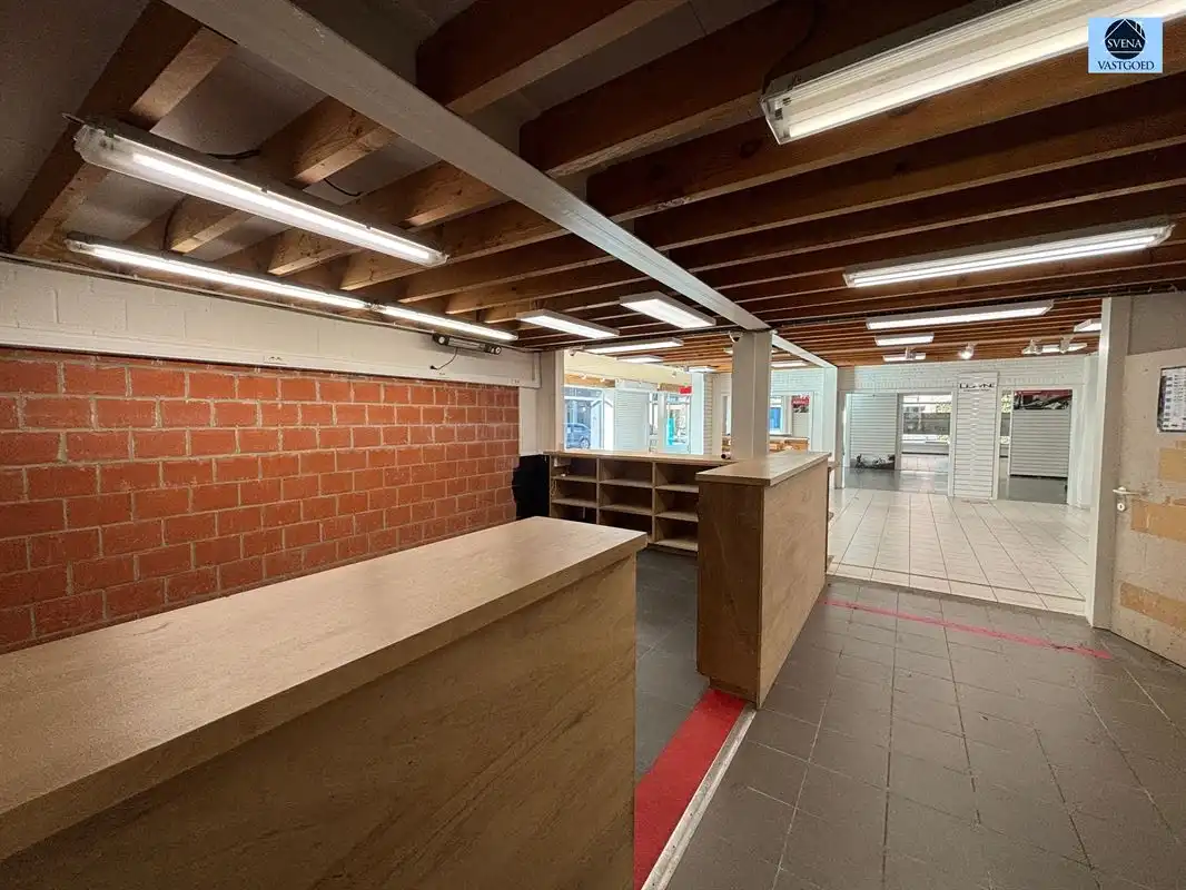 COMMERCIELE RUIMTE MET DUPLEXAPPARTEMENT- VEEL MOGELIJKHEDEN EN UITSTEKENDE ZICHTBAARHEID foto 11