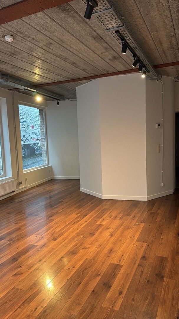 Handelsgelijkvloers op top(hoek)locatie in Diestsestraat foto 4