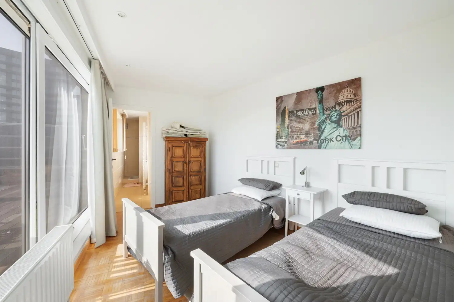 Exclusief duplexappartement met riant zonneterras en panoramisch zeezicht aan het Heldenplein foto 13