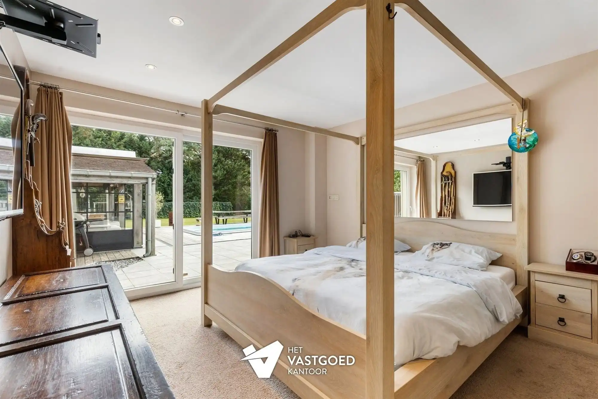 GELIJKVLOERSE VILLA MET ZWEMBAD, POOLHOUSE EN ENERGIEZUINIG WOONCOMFORT IN MOL foto 15