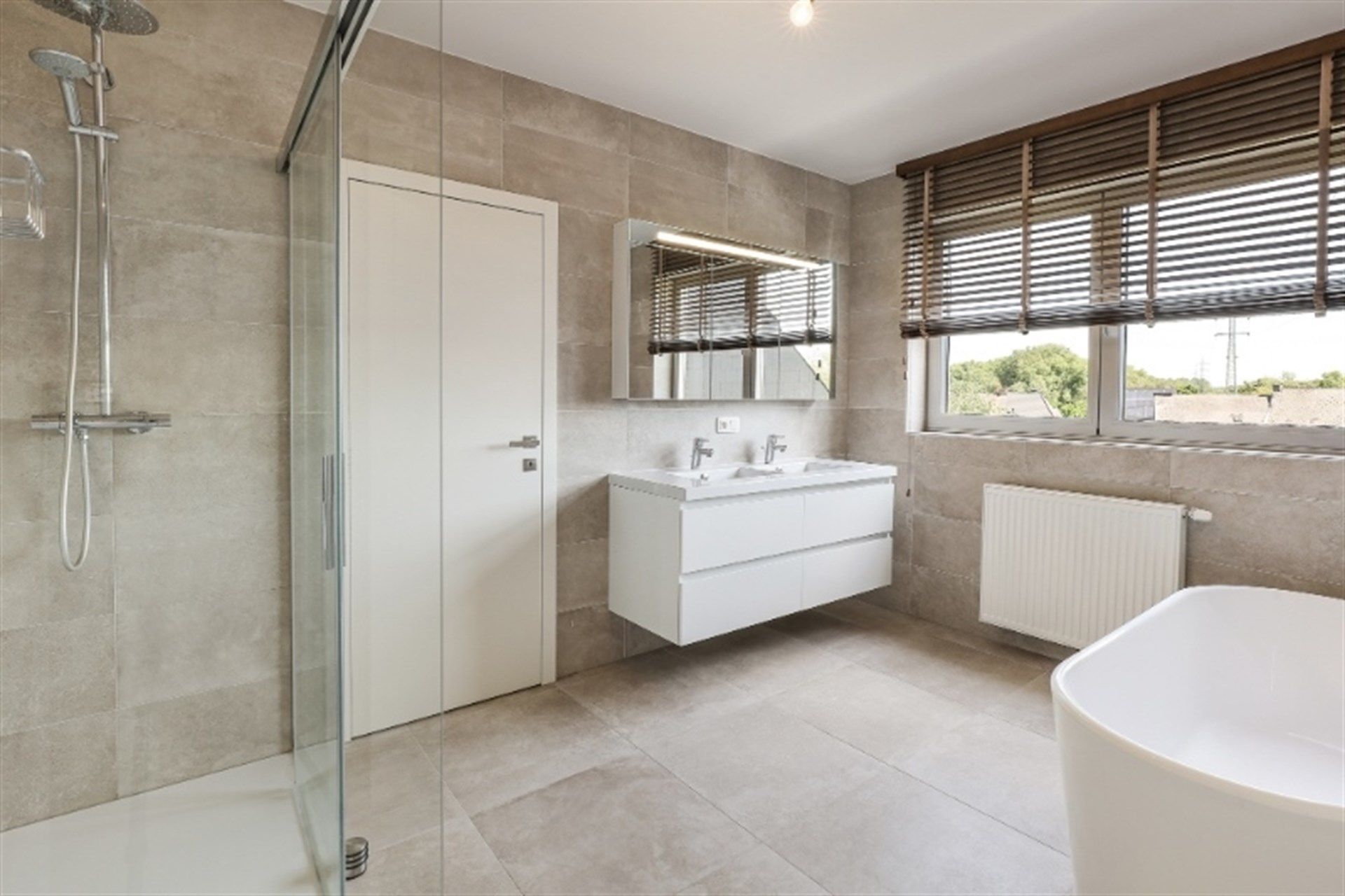 Prachtig recent appartement met 2 slaapkamers in de stadsrand foto 6