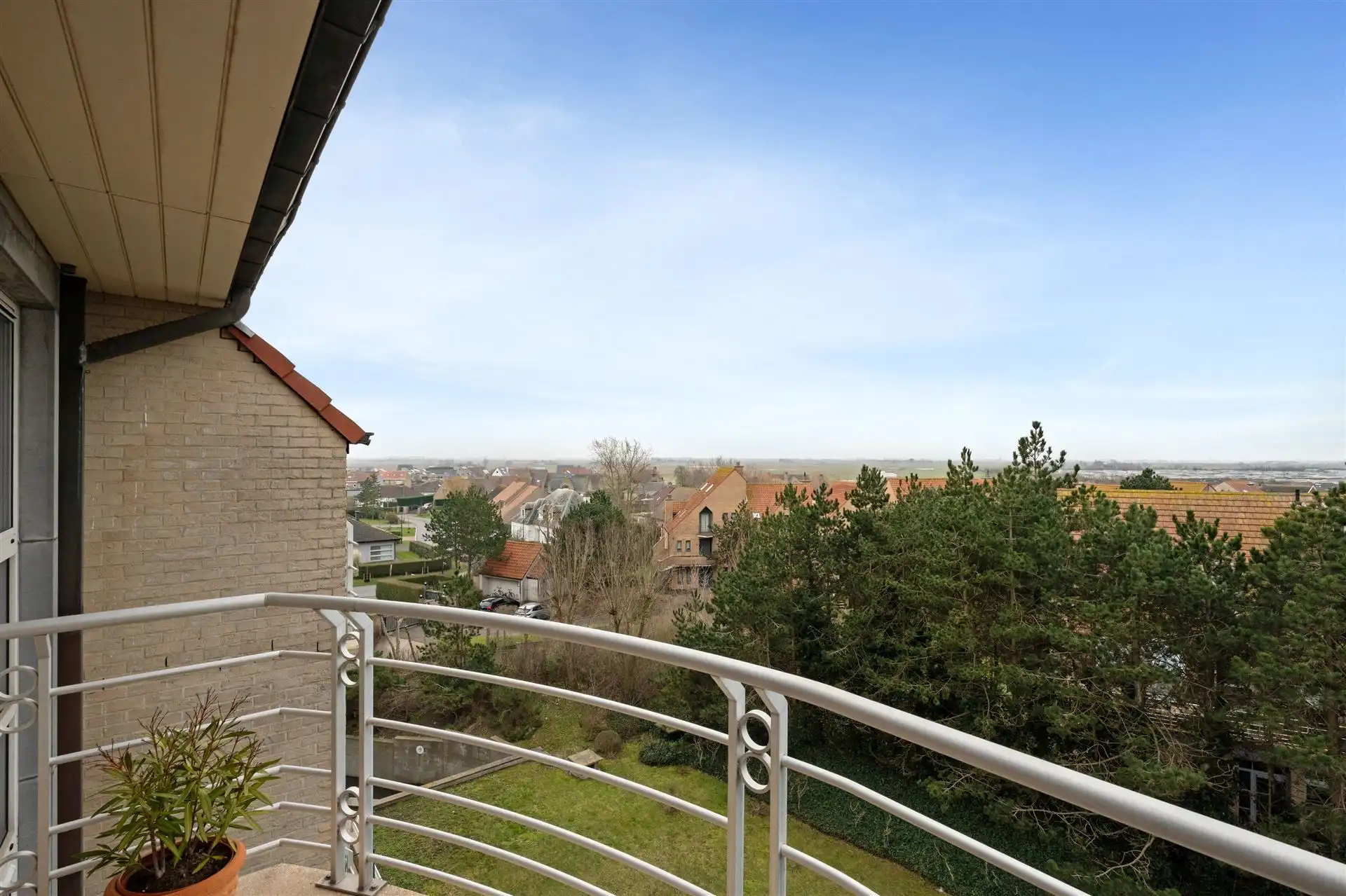 RUIM / 2 SLAAPKAMERS/ GARAGE foto 11