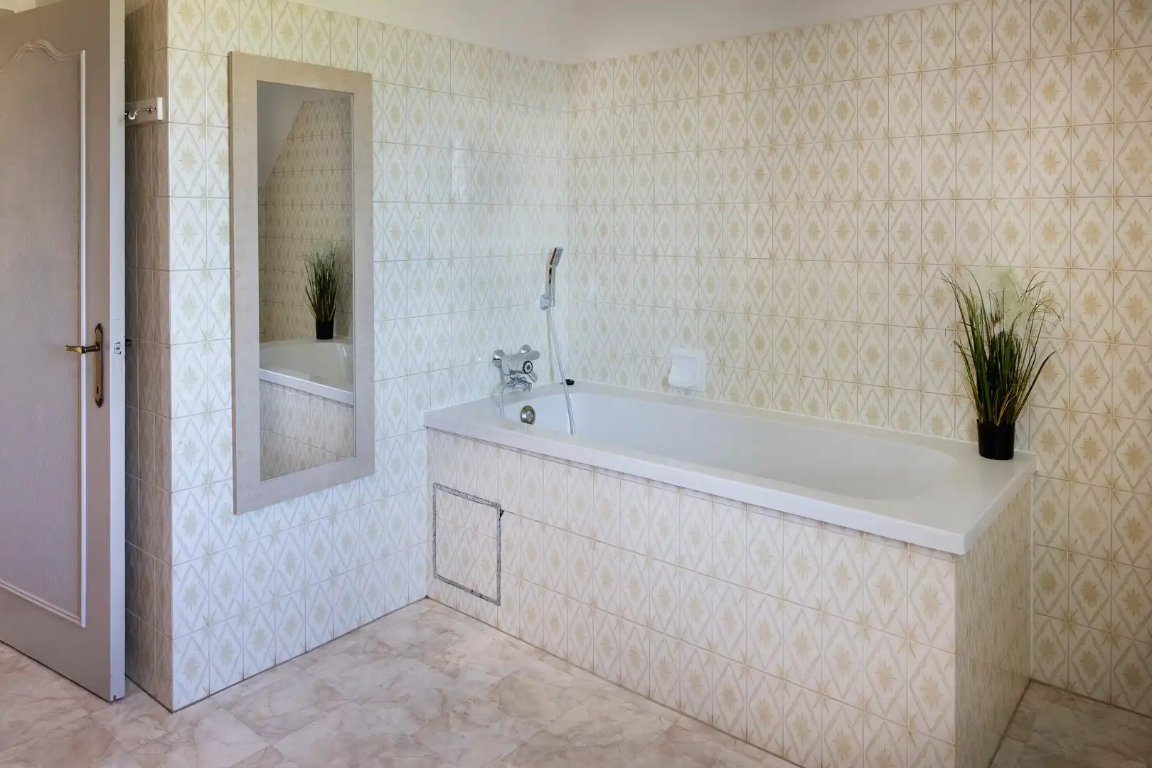 Ruime alleenstaande woning met grote tuin en veel privacy. foto 13