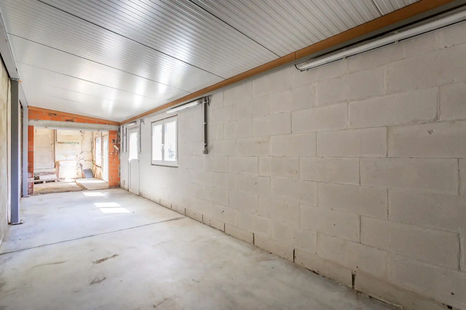 Te renoveren eigendom (317 m²) met veel potentieel, ruime tuin (6a 42ca) en dubbele achterliggende carport met toegang tot de achterliggende straat in Kester foto 26