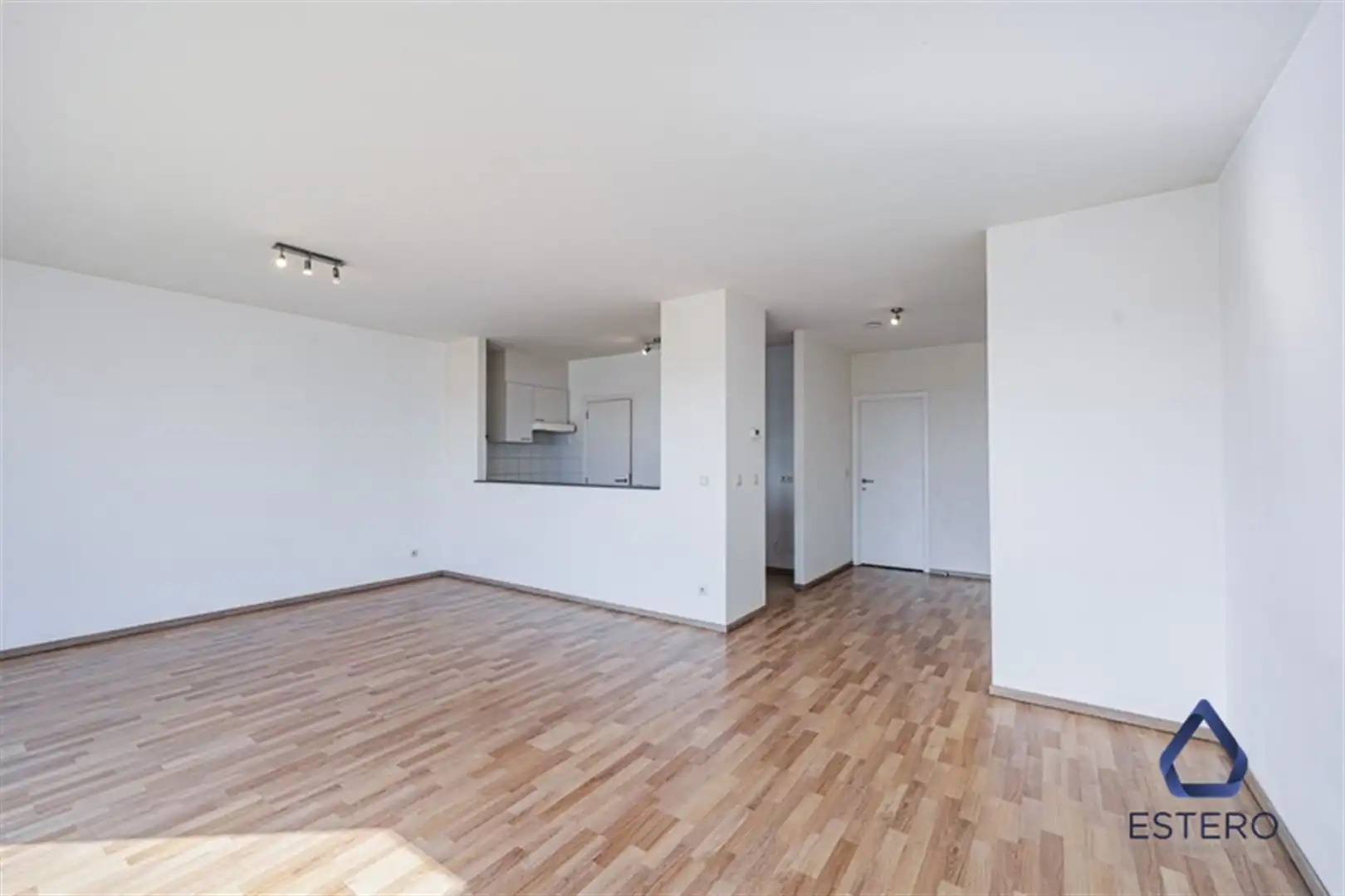 Ruim 2-slpkappartement met terras en uitzicht op de stad foto 5