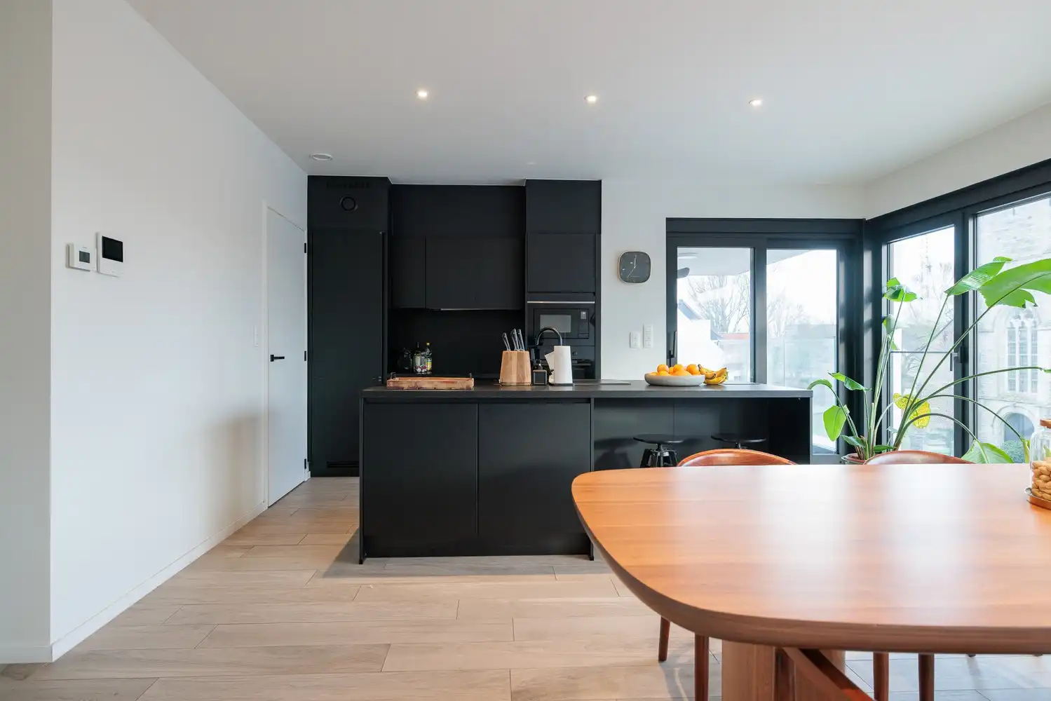 Recent en lichtrijk 2-slaapkamerappartement met garage foto 8