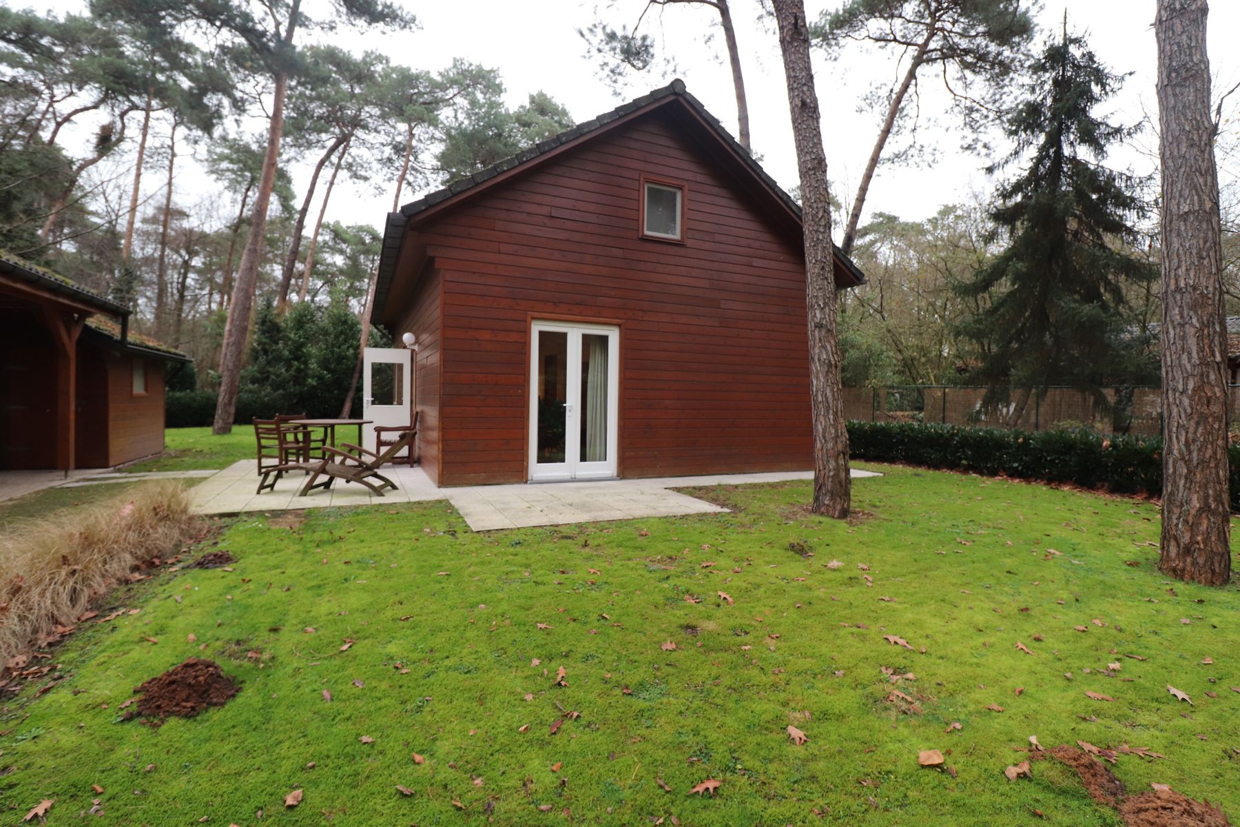 Een weekendverblijf met verdieping en met terras en tuin foto 17