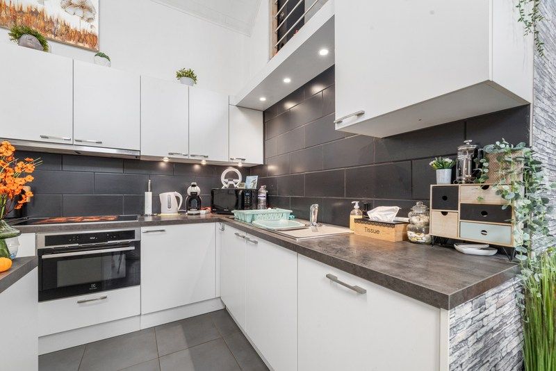 Stijlvol loftappartement met mezzanine en 2 slaapkamers – centrum Lokeren foto 2