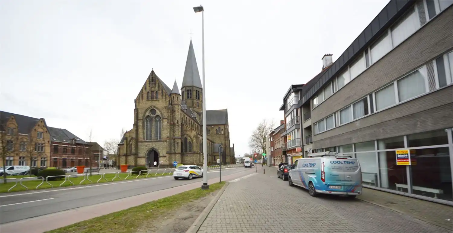 MODERN COMMERCIEEL GELIJKVLOERS 400 M2 OPTIONELE PARKING foto 3