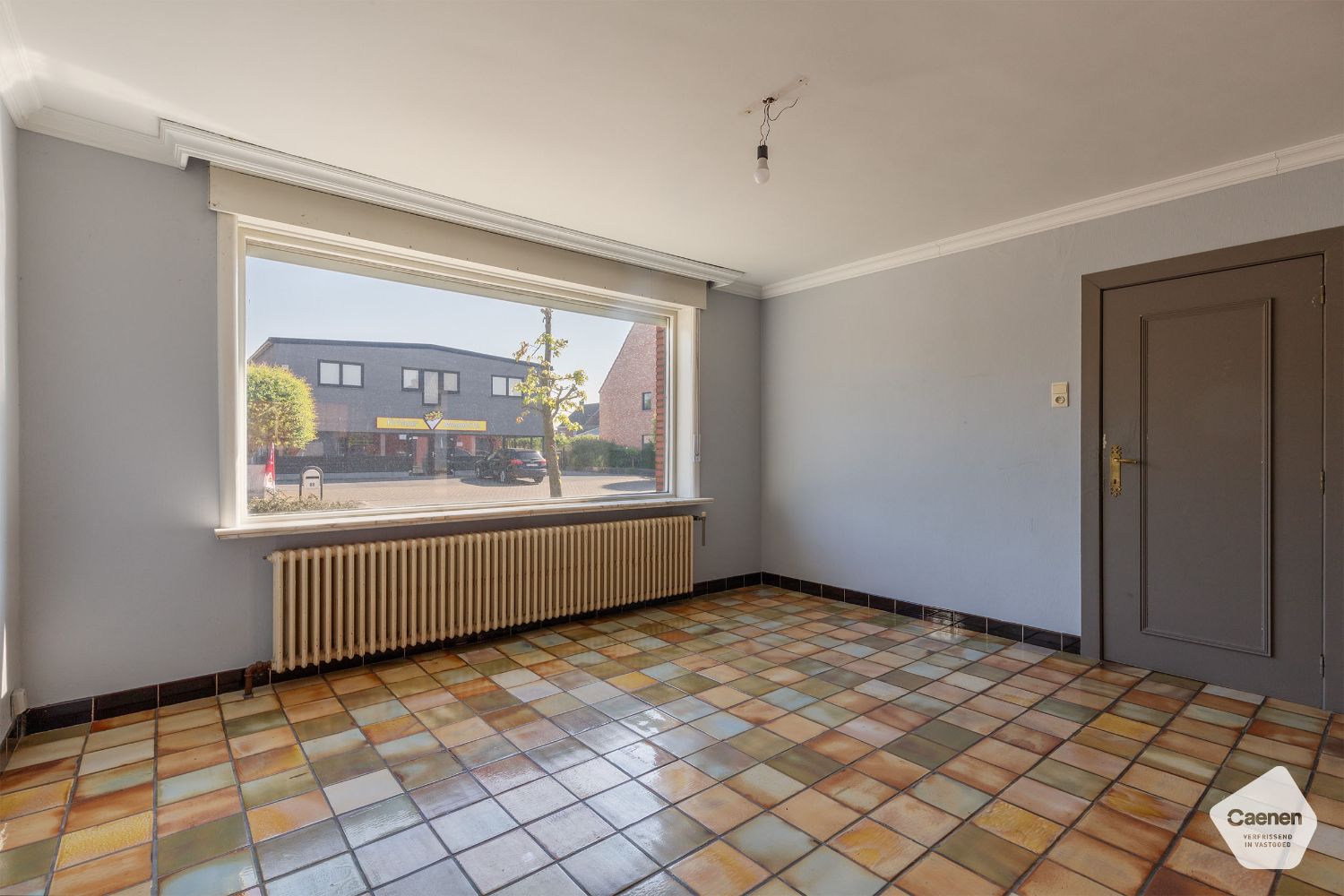ZEER RUIME HALF-OPEN WONING met 4 slaapkamers en LOODS van 240m² foto 5
