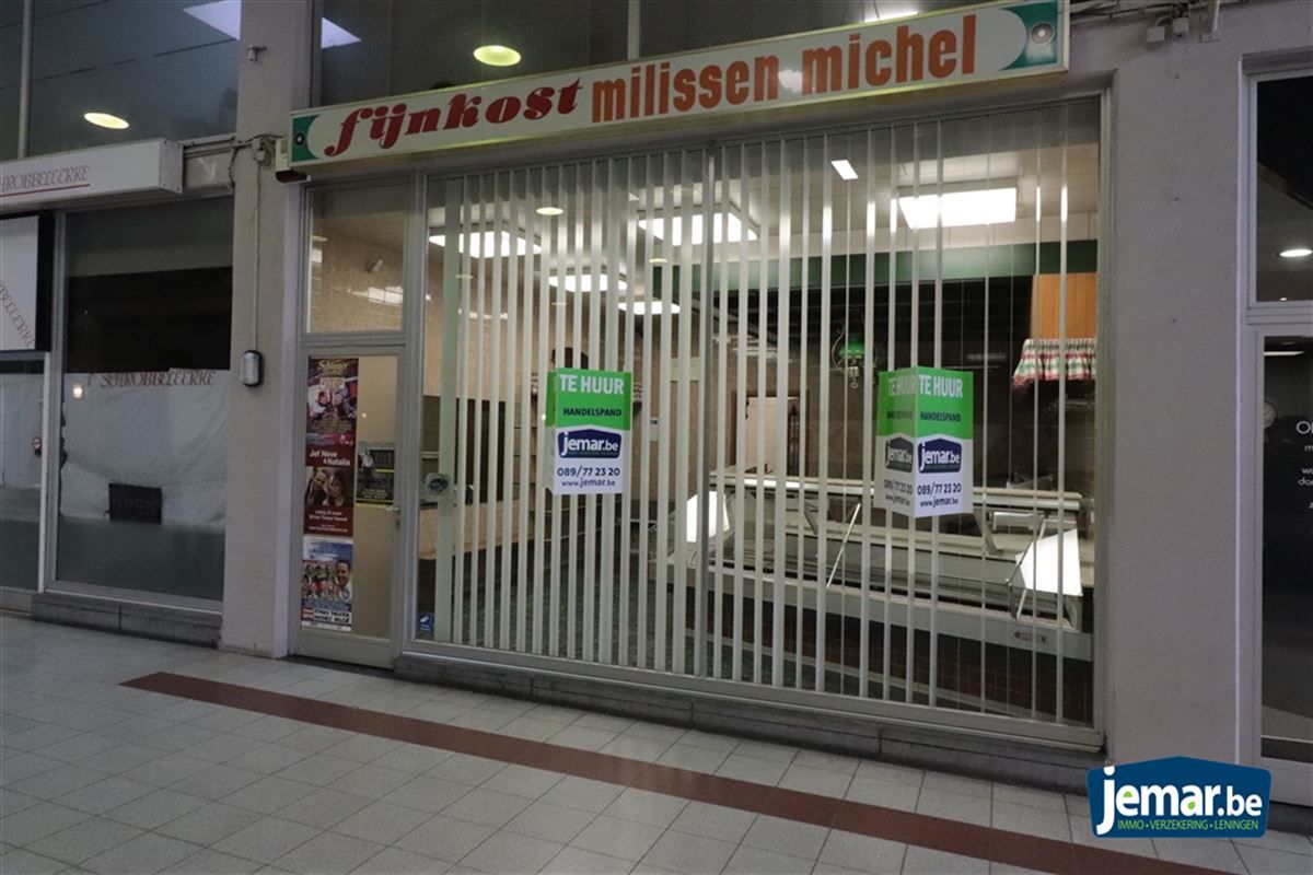 Winkelruimte foto {{pictureIndex}}