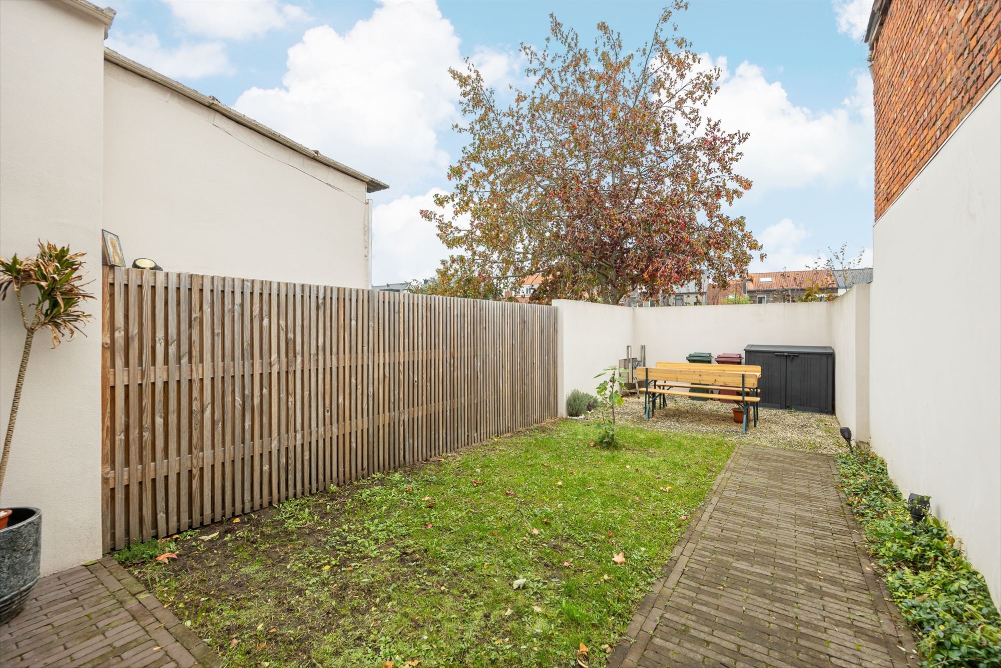 Modern gerenoveerde woning met 2 slpkmrs. en tuin foto 5