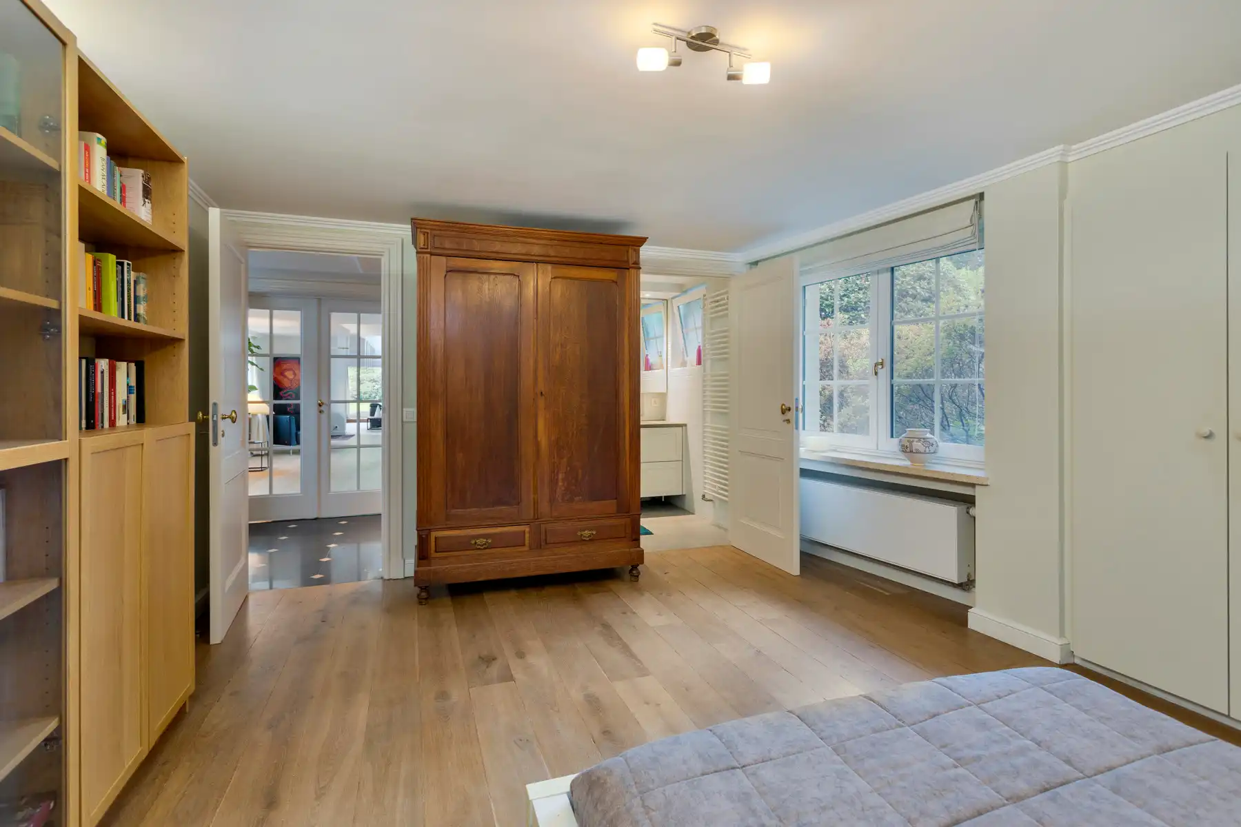 Gerenoveerde hoeve met bijgebouwen en 8 stallen. foto 17