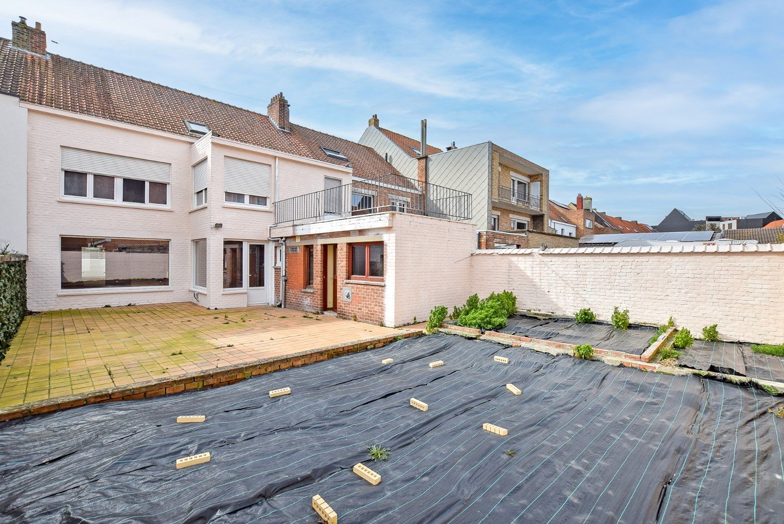 Ruime woning momenteel opgedeeld in 2 appartementen met inpandige garage en tuin op 240m². foto 10