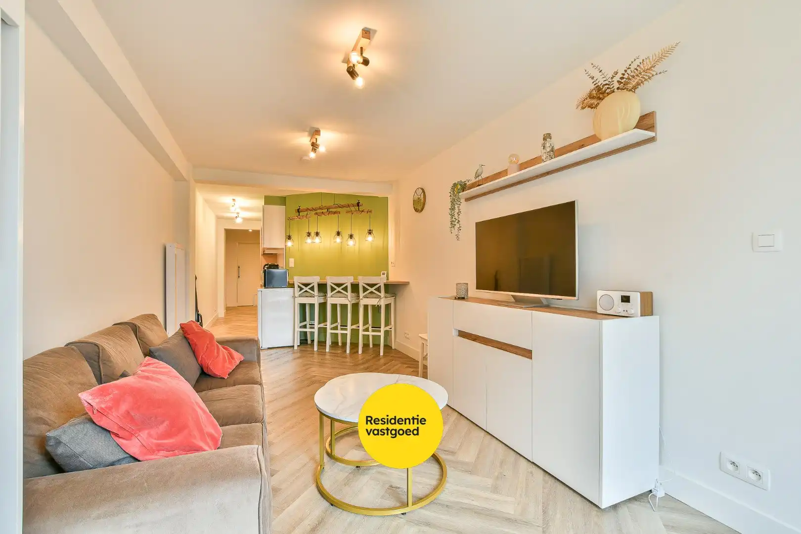 Volledig vernieuwd appartement te koop - achterkant zeedijk Wenduine! foto {{pictureIndex}}